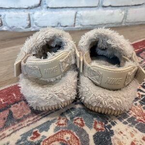 Nike Sherpa Fleece Slippers w/ Removable Back Strap – Cream – Women’s Size 9